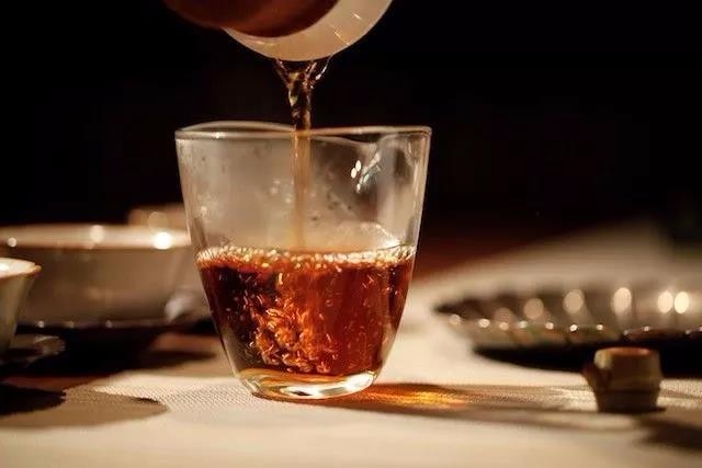 茶艺师是怎样炼成的？一天饮50多泡茶舌头都麻了