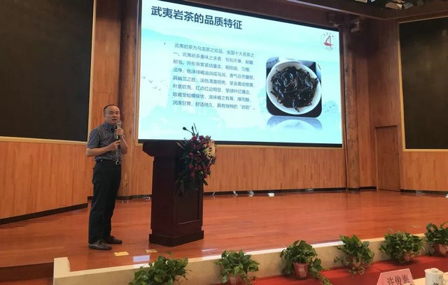 12位茶叶人才库专家成员实力讲解武夷茶知识，助力武夷茶宣传推广活动！