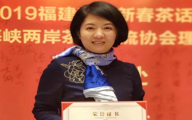 武夷山市茶业局局长邓崇慧 ---“闽茶发展突出贡献奖”人物志