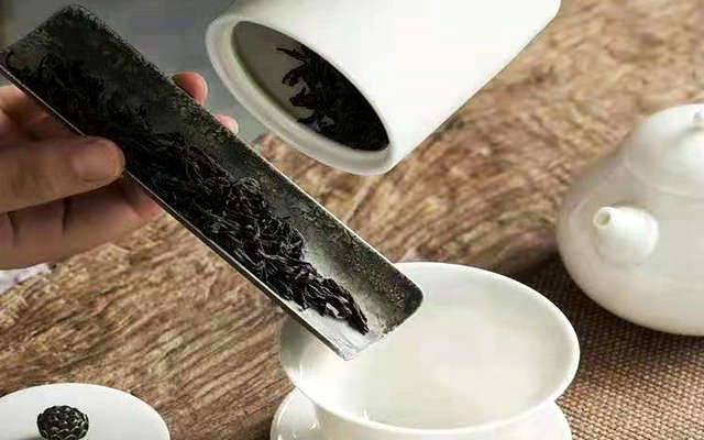 2020年上半年（1—6月），乌龙茶线上销售趋势如何？
