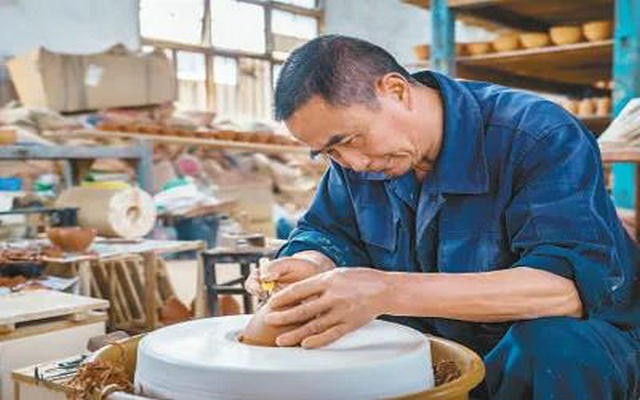 人民日报点赞建盏烧制技艺传承人许家有——窑炉千度 一次成型