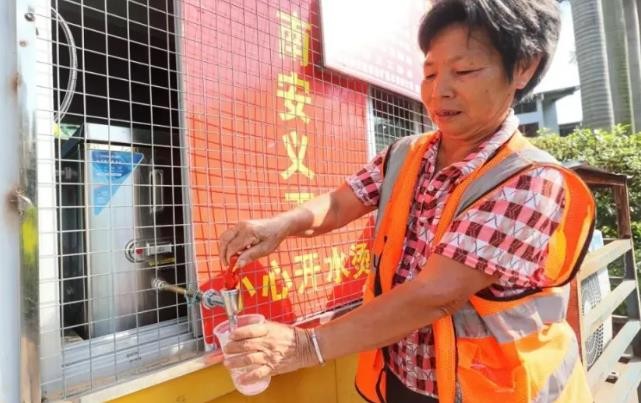 夏日炎炎，街头的“这杯茶”，清凉了整个南安！