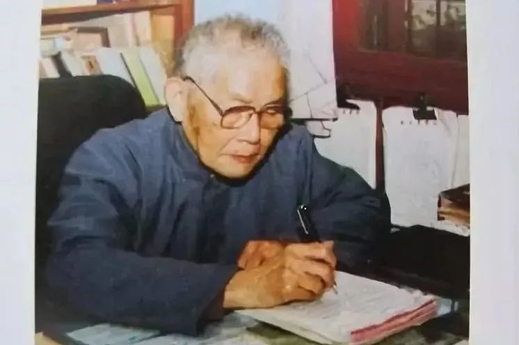 a18b016ce03011a9a82d385bda5cd01f.jpg a18b016ce03011a9a82d385bda5cd01f.jpg